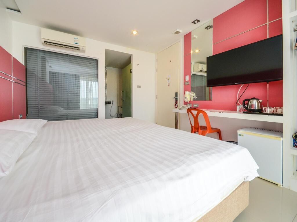 Minibar, caja de seguridad en la habitación, wifi gratis y ropa de cama 