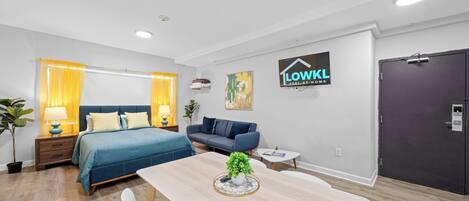 Deluxe-studio, 1 keskisuuri parisänky ja vuodesohva, esteetön liikuntarajoitteisille | Ruokailu omassa huoneessa