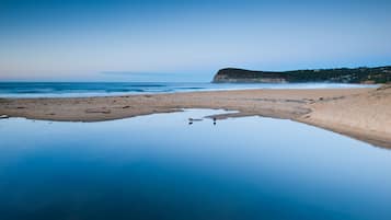 Una spiaggia nelle vicinanze