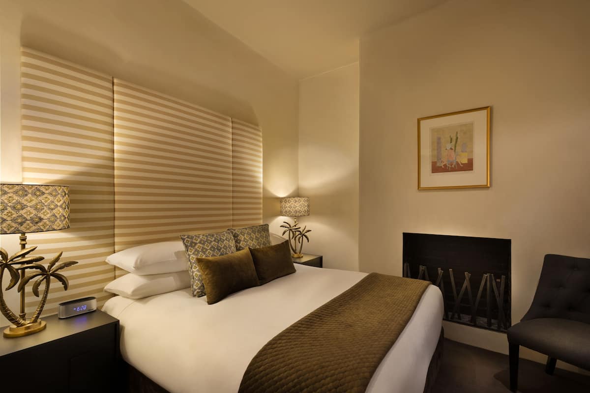 Habitación estándar | Ropa de cama de alta calidad, edredón, camas Select Comfort y minibar