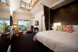 Terrace | Premium bedding, down comforters, Select Comfort beds, minibar