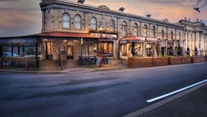 A historic building with multiple storefronts, including a restaurant and a hotel. - Hotel Frangos (Daylesford)