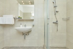Chambre Triple Standard | Salle de bain