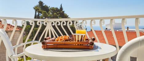 Quarto clássico, 1 cama de casal | Terraço/pátio