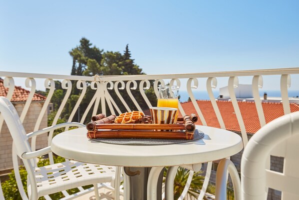 Quarto clássico, 1 cama de casal | Terraço/pátio