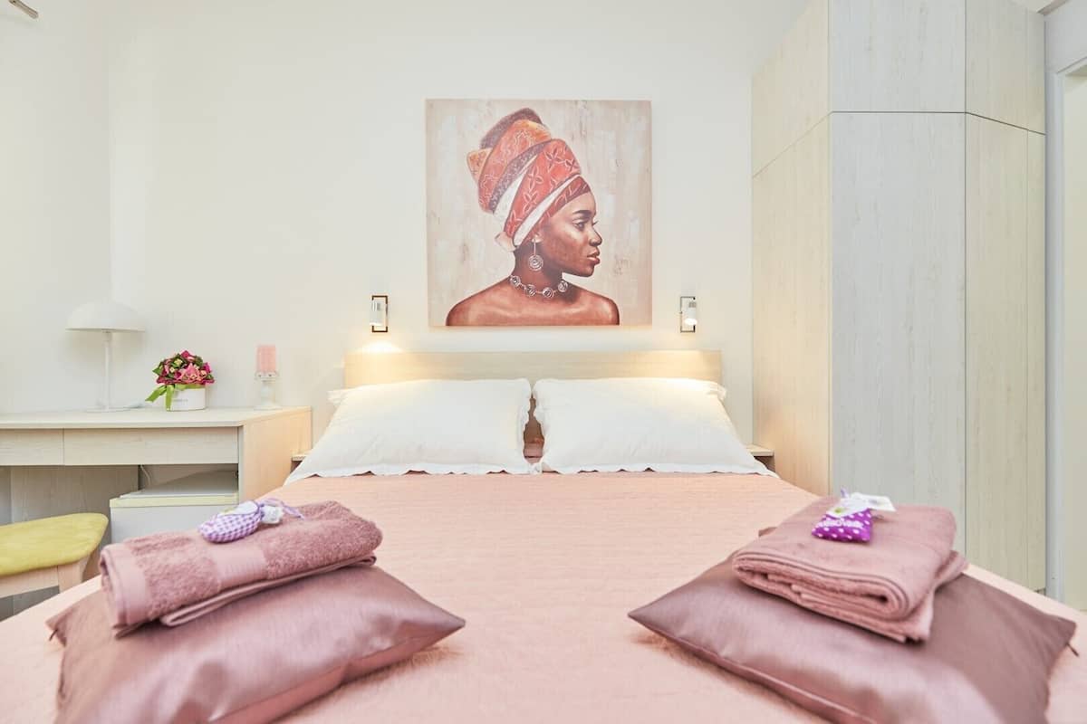 Executive kamer, 1 twijfelaar, koelkast & magnetron (5 Double room Villa Kate Dadić) | Gratis wifi, beddengoed