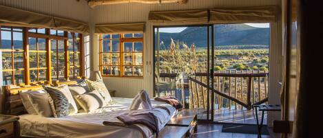 Caja de seguridad en la habitación y escritorio