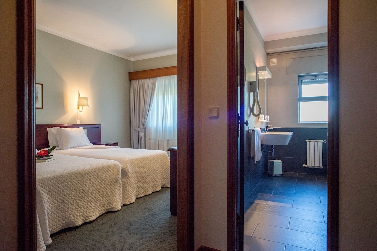 Basic Double or Twin Room, 1 Bedroom, Garden View | Bathroom