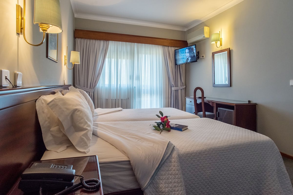 Basic Double or Twin Room, 1 Bedroom, Lanai, Poolside
