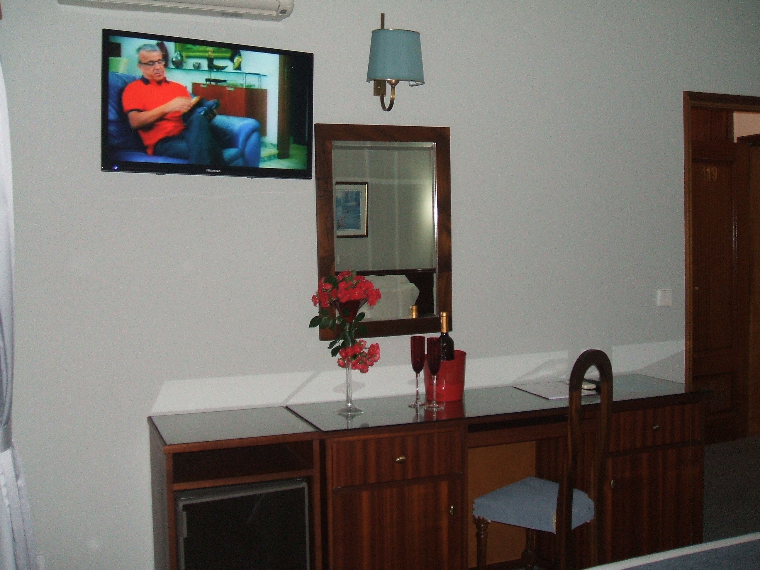 basic double or twin room, 1 bedroom, garden view | minibar, in-room safe, free cots/infant beds, rollaway beds