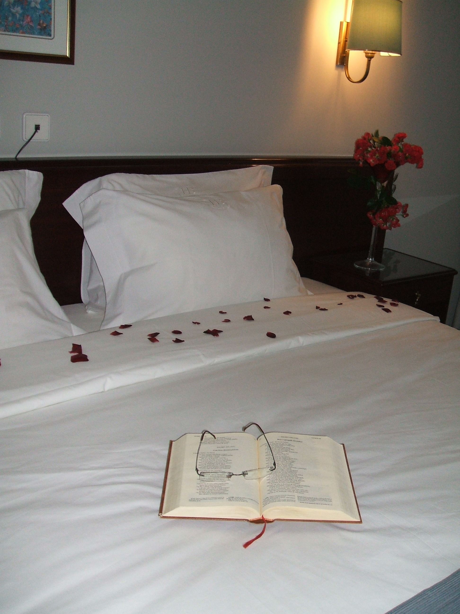 single room | minibar, in-room safe, free cots/infant beds, rollaway beds