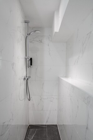 Souterrain Twin Room | Bathroom shower - Hotel Mansion (Amsterdam)