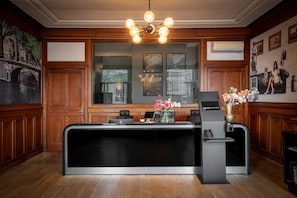 Reception - Hotel Mansion (Amsterdam)