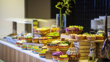 Frokost, lunsj og middag serveres, internasjonale retter