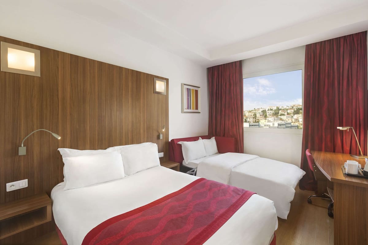 Egyptian cotton sheets, desk, blackout drapes, soundproofing