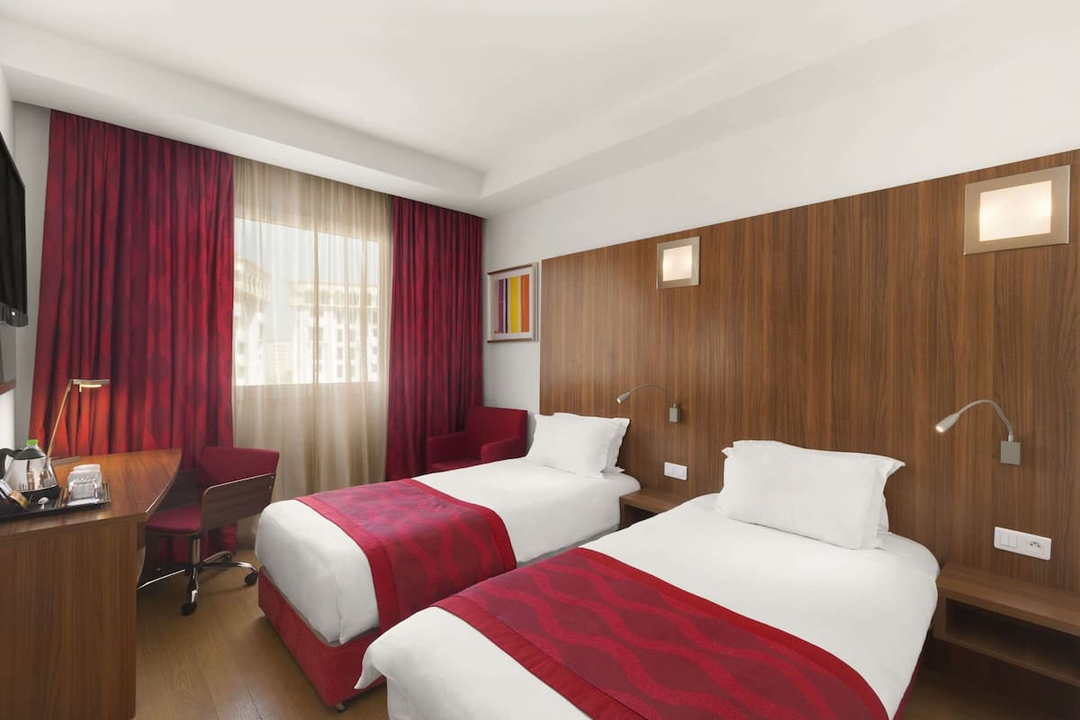 Room, 2 Twin Beds, Non Smoking, Poolside | Egyptian cotton sheets, desk, blackout drapes, soundproofing