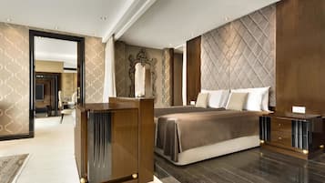 Minibar, Zimmersafe, Schreibtisch, Bügeleisen/Bügelbrett