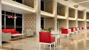 2 restaurants, spécialités Cuisine internationale