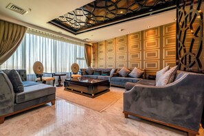 32-inch LED TV with satellite channels, TV