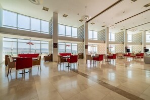 2 restaurants, breakfast, lunch, dinner served; international cuisine 