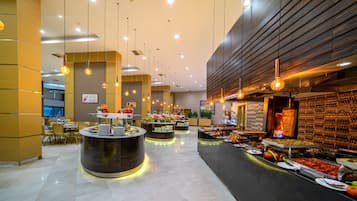 2 restaurants, breakfast, lunch, dinner served; international cuisine