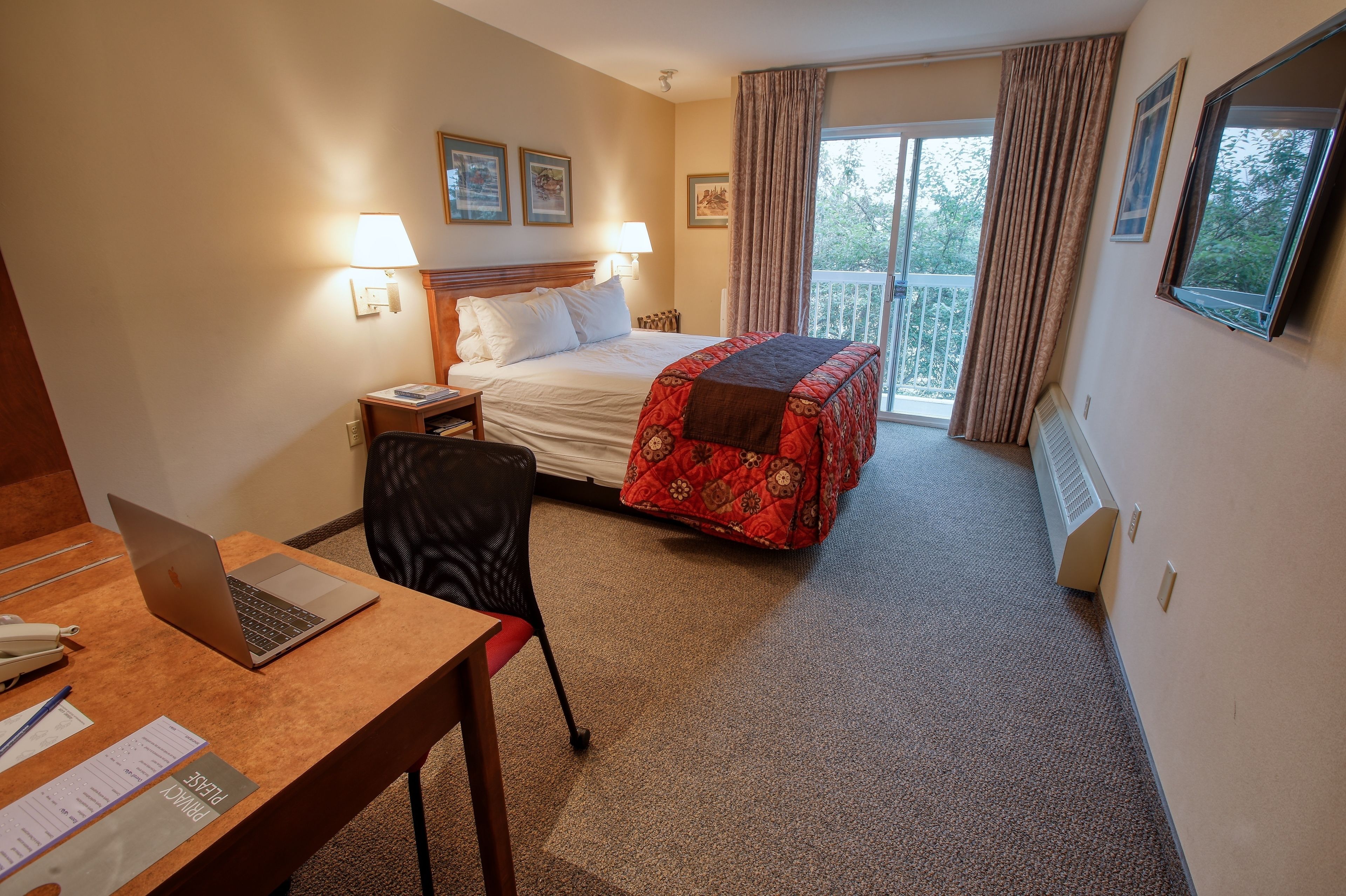 single queen ada room | in-room safe, desk, iron/ironing board, free cots/infant beds