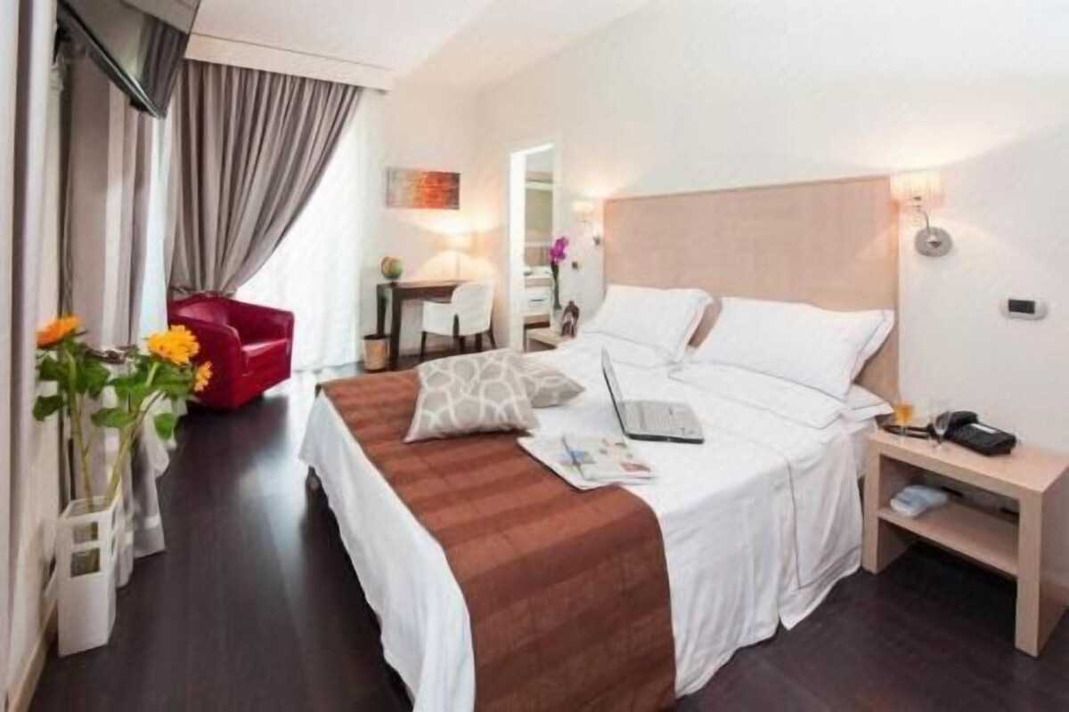 Ropa de cama de alta calidad y minibar 