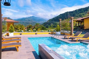 Outdoor pool, sun loungers - Los Establos Boutique Resort- All Inclusive (Jaramillo)