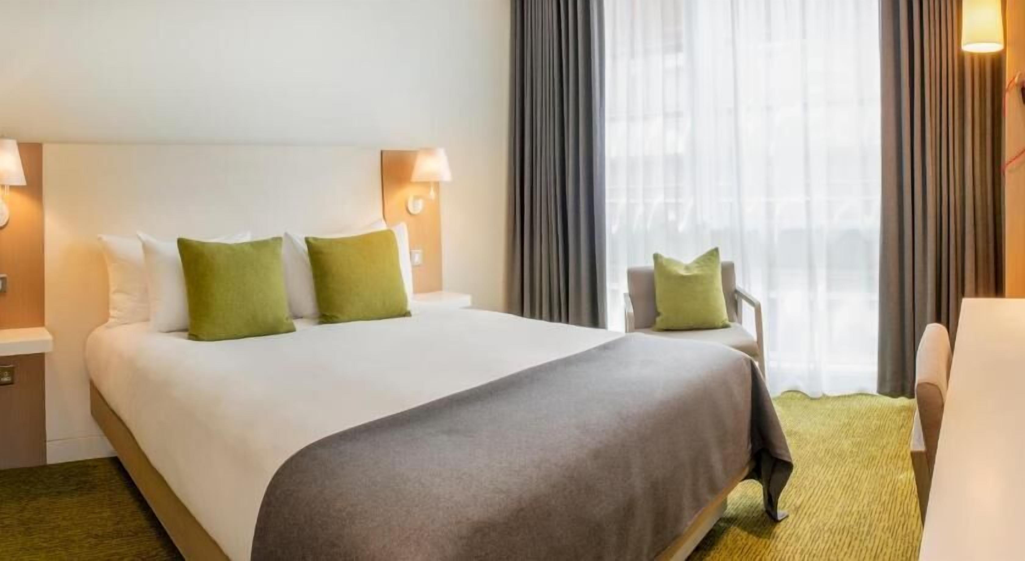 In-room safe, desk, laptop workspace, iron/ironing board