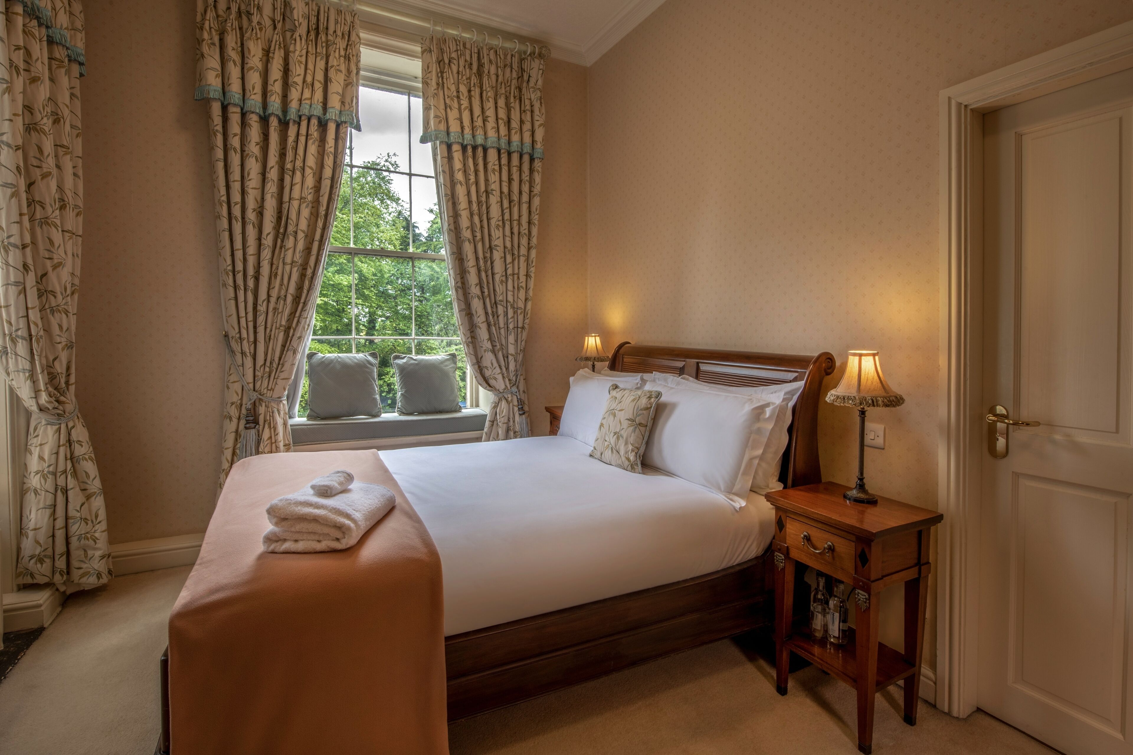 in-room safe, desk, laptop workspace, iron/ironing board