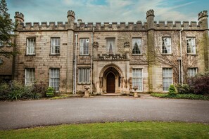 Zimmersafe, Schreibtisch, laptopgeeigneter Arbeitsplatz