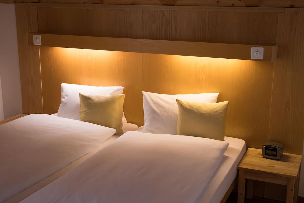 double room | 1 bedroom, desk, free wifi, bed sheets