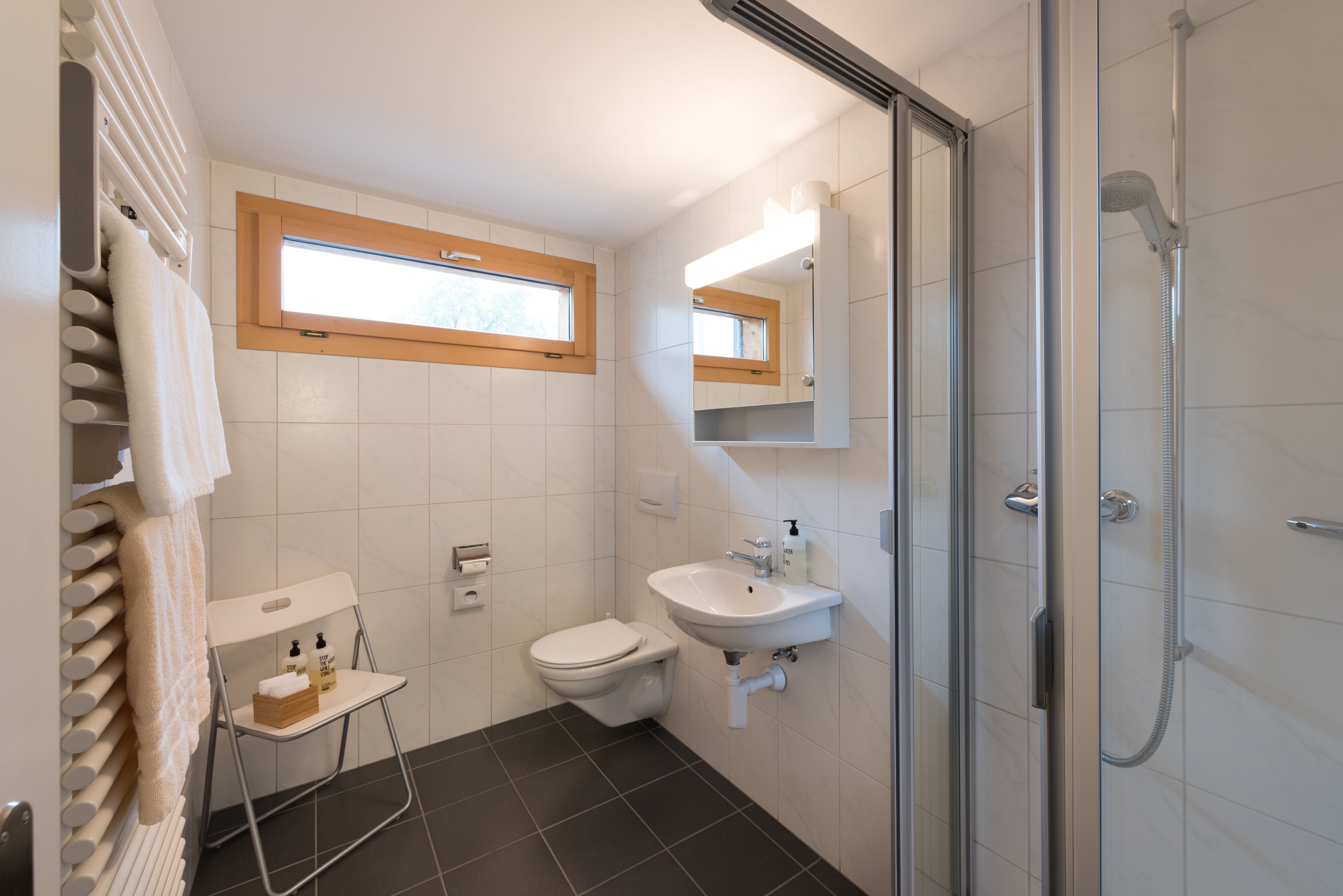 chalet double room mountain view | bathroom | shower, towels