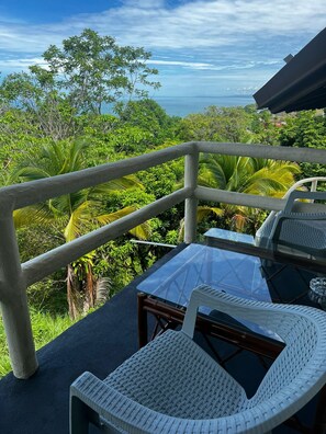 أسرّة سليكت كومفورت وخزنة داخل الغرفة ومكتب وواي فاي مجانًا