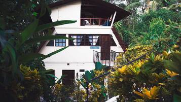 Chambre Confort, 1 chambre, balcon, vue jardin | Matelas Select Comfort, coffres-forts dans les chambres, bureau