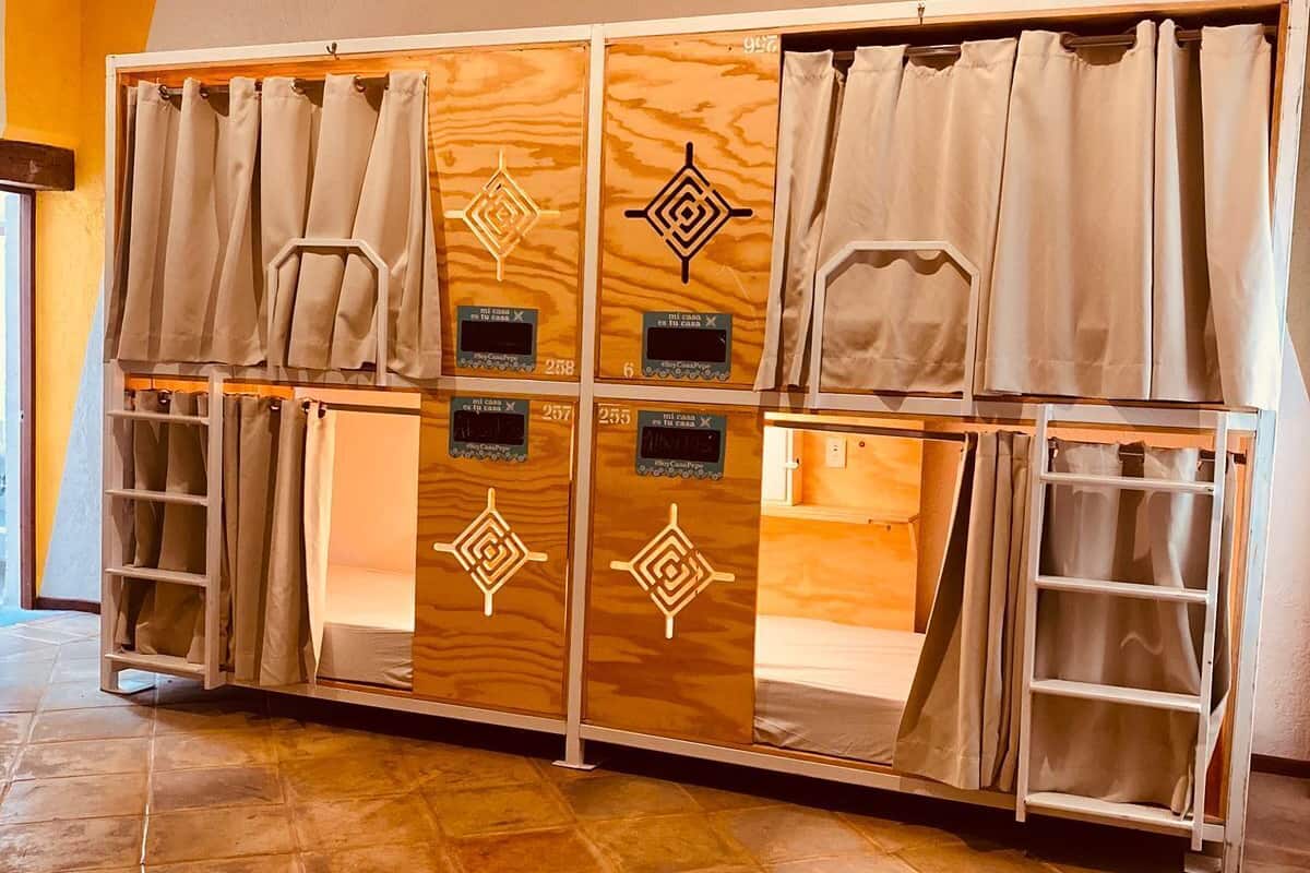 Cama en habitación Deluxe Compartida Mixta de 4 Camas | Een kluis op de kamer, verduisterende gordijnen, geluiddichte muren
