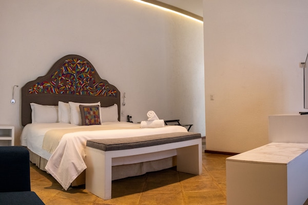 Superior King Private Room Ensuite | Blackout drapes, soundproofing, iron/ironing board, free WiFi