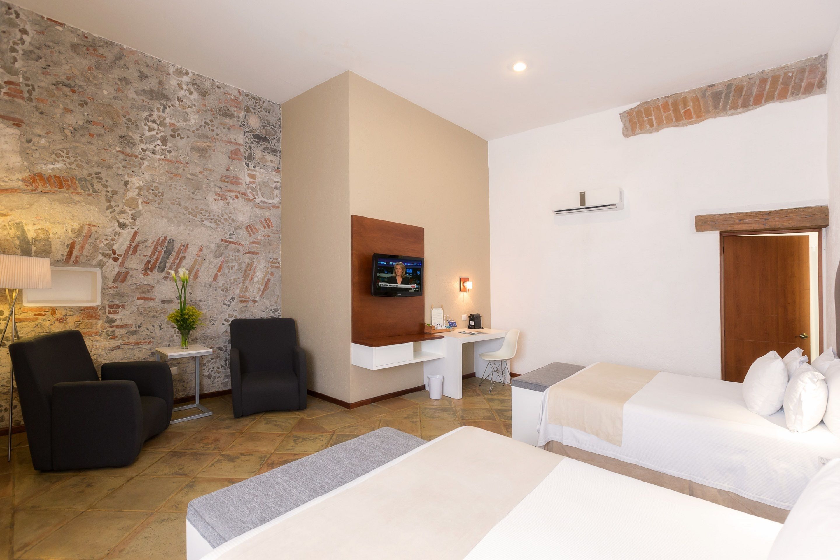 Habitación Superior Doble de 2 camas | Cortinas blackout, insonorización y tabla de planchar con plancha 