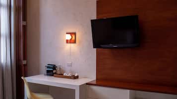 Habitación Deluxe Queen de 2 camas | Cortinas blackout, insonorización y tabla de planchar con plancha