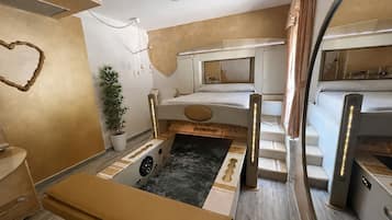 Exclusive Suite, Multiple Beds, Hot Tub | Private spa tub