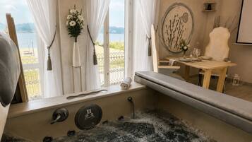 Phòng Suite Cao cấp, 1 giường đôi, phòng tắm hơi | Bồn tắm spa riêng