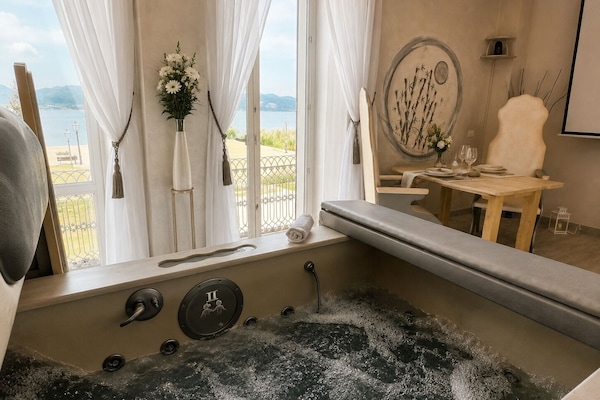 Luxury Suite, 1 Double Bed, Sauna | Private spa tub