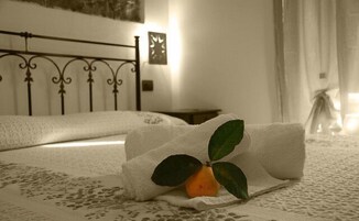 特色家居、办公桌、免费 WiFi、床单