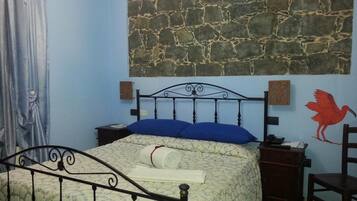 Individually furnished, desk, free WiFi, bed sheets