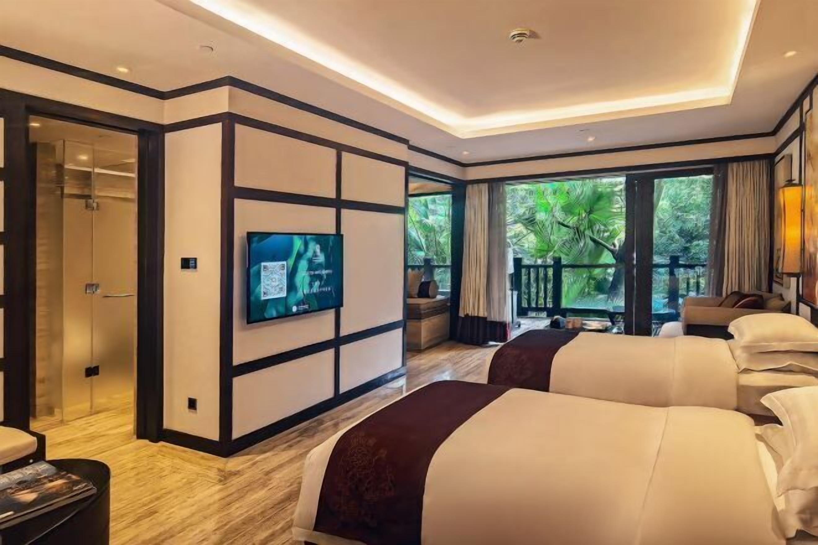 Premium bedding, down comforters, minibar, in-room safe