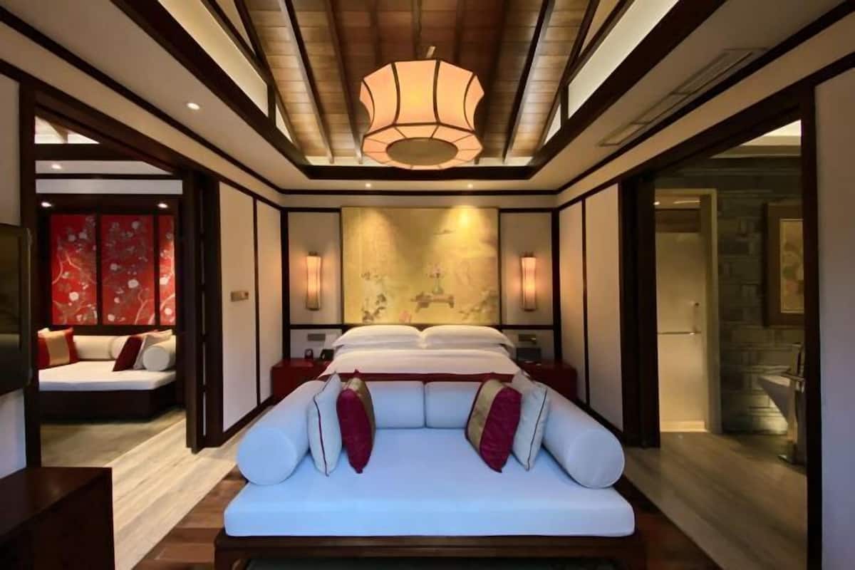 Premium bedding, down duvets, minibar, in-room safe