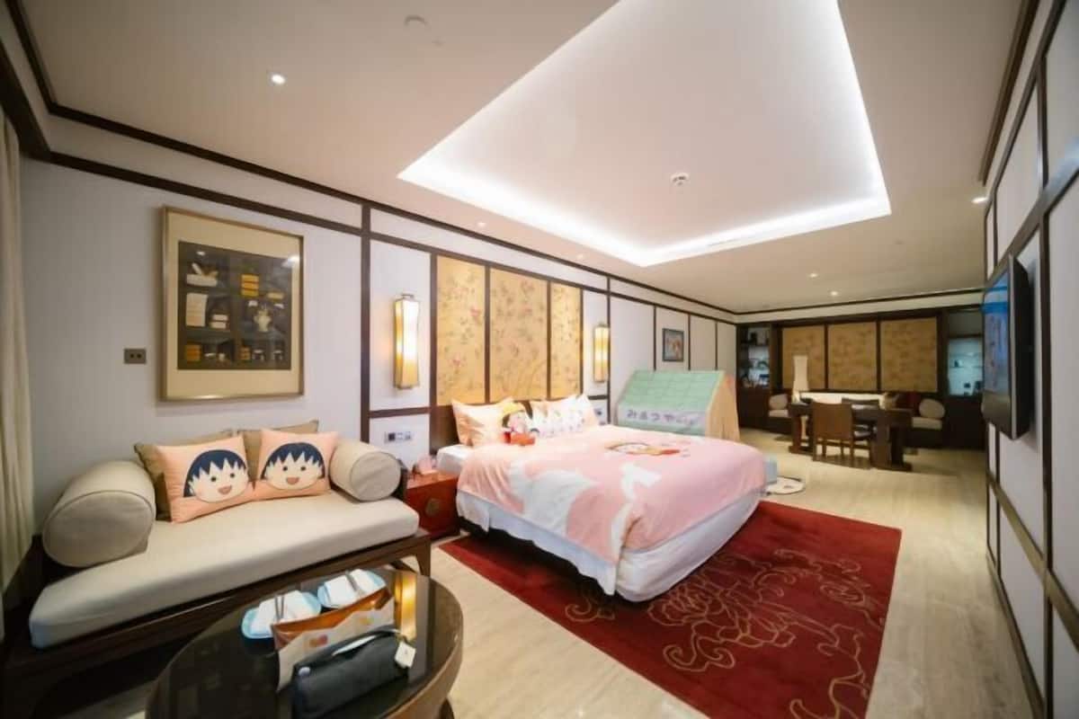 Premium bedding, down duvets, minibar, in-room safe