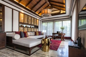 Roupas de cama premium, edredons de pluma, frigobar, cofres nos quartos