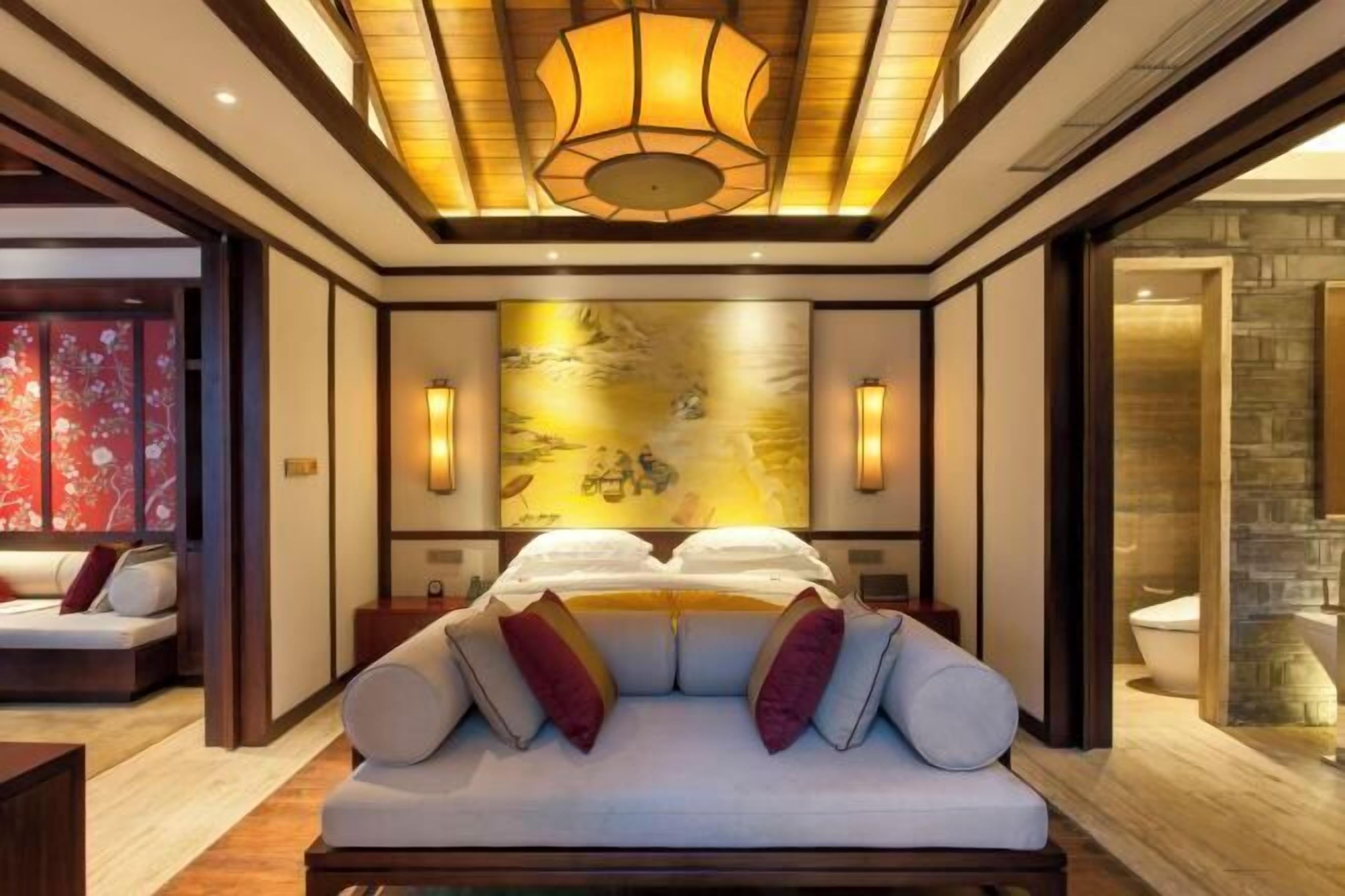 Premium bedding, down comforters, minibar, in-room safe