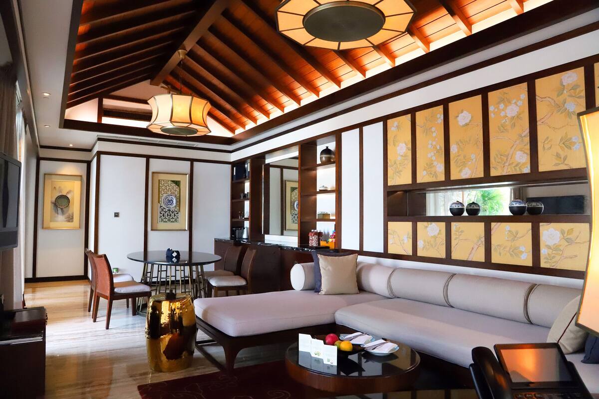 Premium bedding, down duvets, minibar, in-room safe